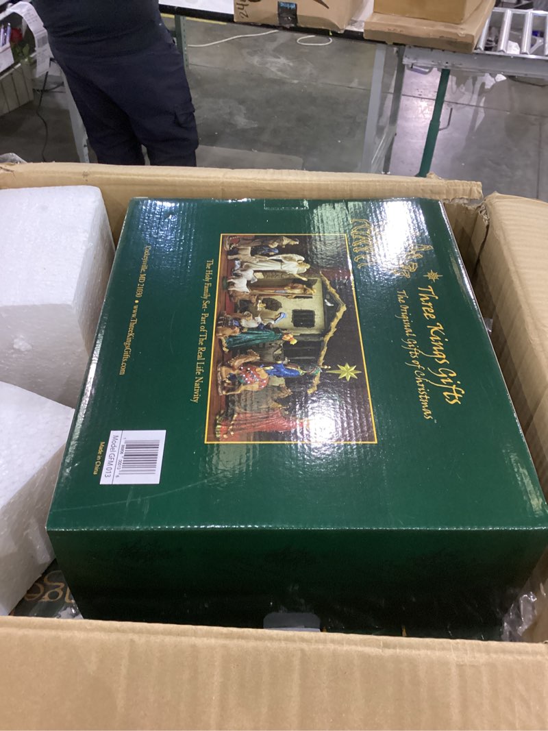 nativity scene set with 11 pieces - magi, angel, shepherds, jesus, real gold trunk