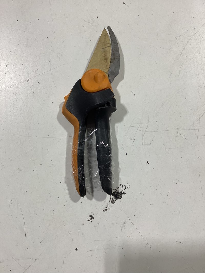 Condition photo showing As Is for fiskars ultrasharp forged steel bypass hand pruner with standard handle