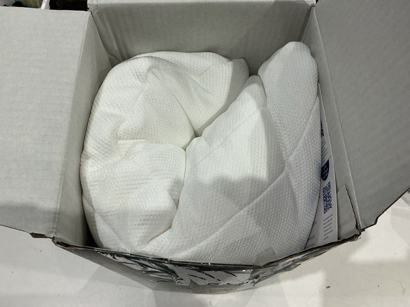 Condition photo showing Good Condition for the casper essential cooling pillow - standard