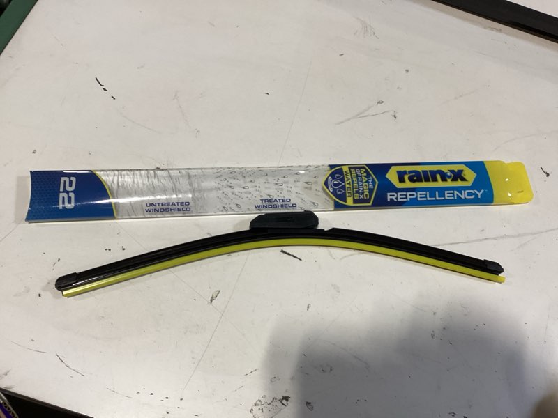 Condition photo showing New/Like New for rain-x 810322 repellency water repellent wiper blades, 22" windshield wiper, all weather streak-free for enhanced visibility w/water repellency formula [amazon exclusive] 22" water repellency