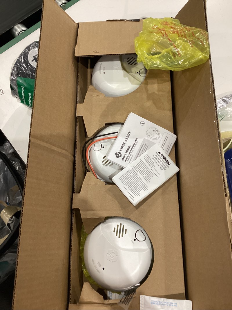 Condition photo showing Good Condition for first alert smico105-ac, interconnect hardwire combination smoke & carbon monoxide alarm with 10-year battery backup, 3-pack