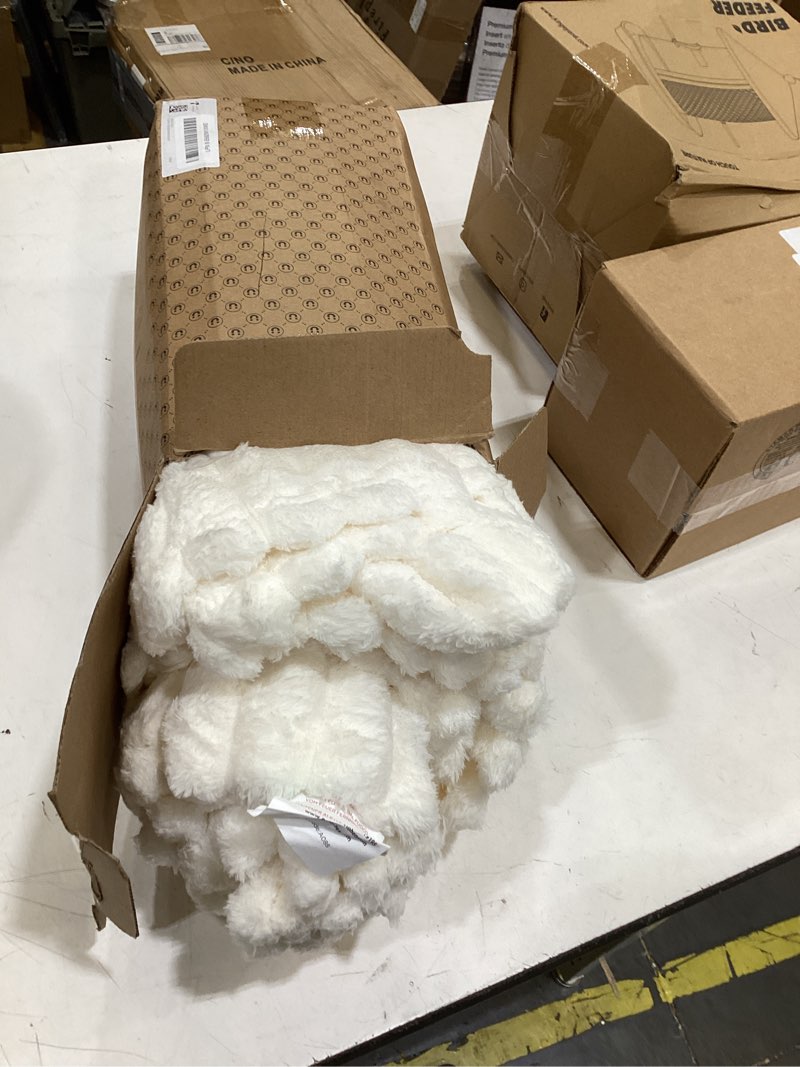 Condition photo showing Good Condition for bedsure gentlesoft twin xl blanket for bed, college dorm room essentials for girls guys, cozy soft fleece twin blanket for women and girls, dorm room decor, off white, 66x90 inches off white twin xl