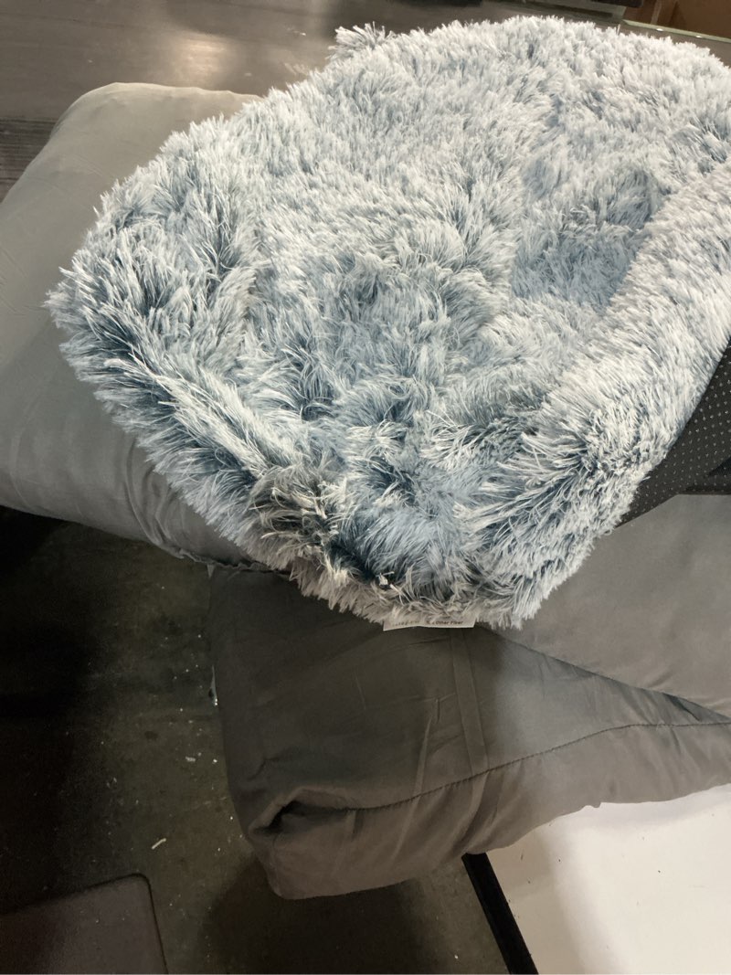 Condition photo showing Good Condition for Similar Reversible Dog Bed Mat 41\"x27\" for Large Dogs - Supportive Double-Sided Crate Pad, All-Season Cooling & Warmth, Ultra Soft Machine Washable Pet Bed, Fits Most 42-Inch Kennels, Light Grey Light Gray 41\"L x 27\"W x 1.2\"Th