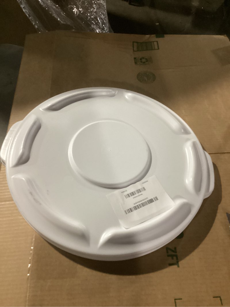 Condition photo showing Good Condition for rubbermaid 263100gy round flat top lid, for 32-gallon round brute containers, 22 1/4-inch, dia., gray