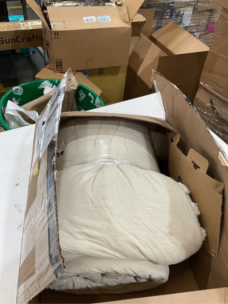 Condition photo showing Good Condition for bedsure tufted boho comforter set california king size - beige boho bed set, gentlesoft™ 3 pieces farmhouse shabby chic embroidery bedding, gifts for woman, soft jacquard comforter for all seasons  01 - beige - elegant