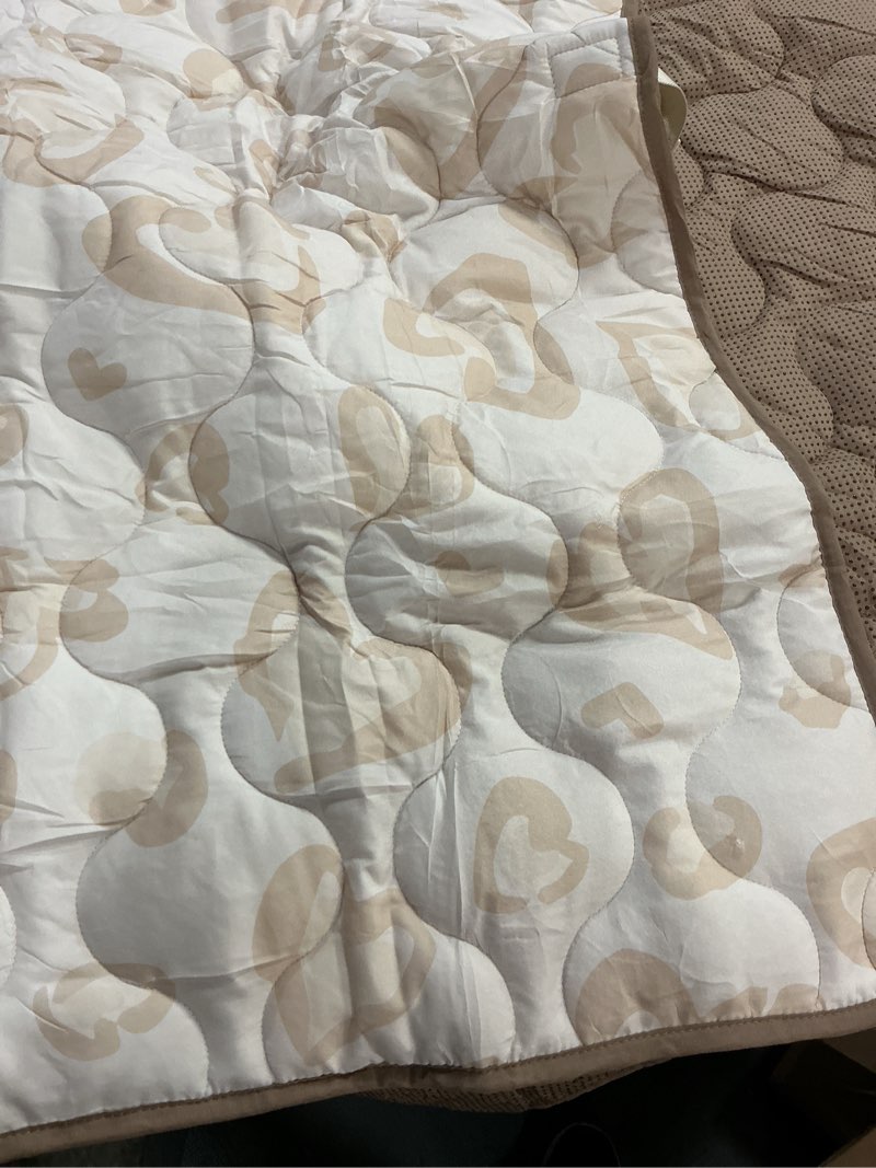 Condition photo showing Good Condition for momcozy baby play mat for floor, 50x50 thickened playpen mat, playmate for baby tummy time, waterproof & non-slip, foldable outdoor mat with carrying handle, leopard leopard heart