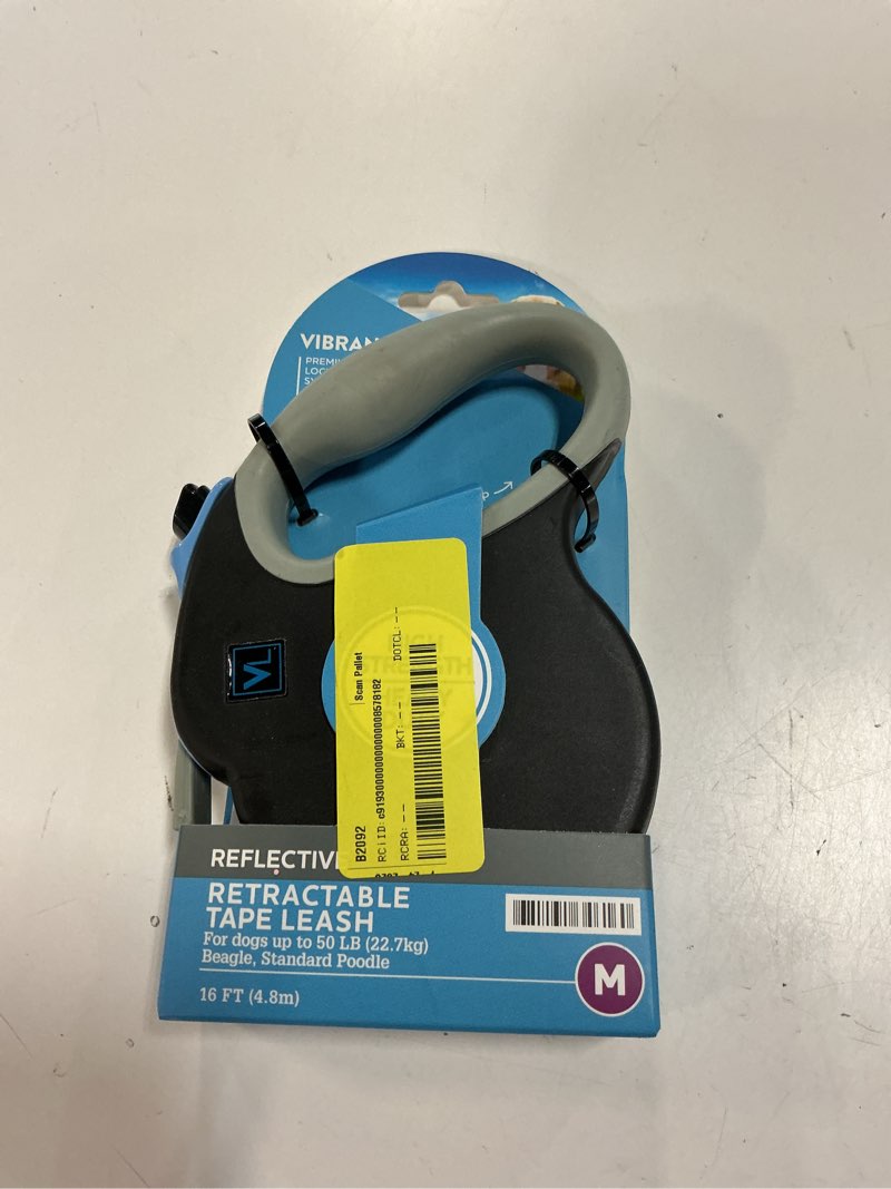 Condition photo showing New/Like New for vibrant life 16' nylon reflective retractable dog leash, black, medium