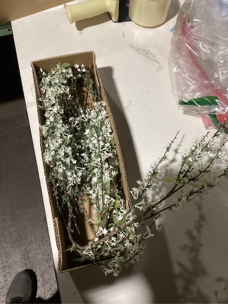 Condition photo showing Good Condition for Geegoods White Snow Willow Branches, 10 Pack 32'' Real Touch Artificial Flowers for Tall Vases, Farmhouse Minimalist Home Decor