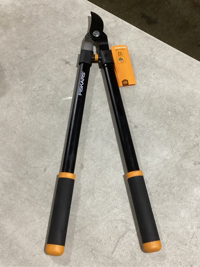 Condition photo showing New/Like New for fiskars 28" loppers for tree trimming, heavy duty, rust-resistant sharp bypass steel blade loppers, branch cutter up to 1.5" diameter cut capacity, shock-absorbing handle, garden tools bypass lopper 28"