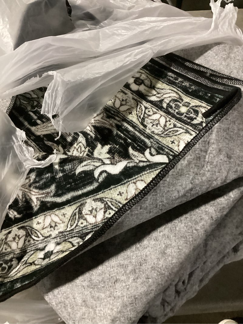 Condition photo showing Good Condition for ****similar to*** lahome green 8x10 rugs for living room, boho washable area rugs for bedroom, rubber backed non slip floor carpets for dining room home apartment, dark olive green 8' x 10' (rectangular) dark green