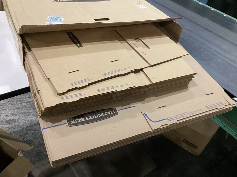 Condition photo showing New/Like New for bankers box classic moving box 12 pack kit, reinforced handles, tape-free assembly, box with lid, 8 small and 4 medium boxes (7716401) assorted kit 12 pack