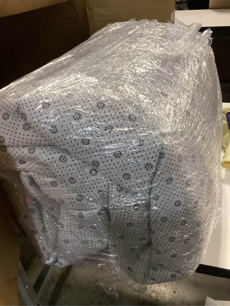 Condition photo showing Good Condition for Ultra Soft Rug for Living Room, 8X10 Fluffy Shag Area Rug for Bedroom, Modern Shaggy Carpets Fuzzy Rug for Teens Dorm Nursery Home Decor Aesthetic, Upgrade Anti-Skid Durable, Pink Pink 8' x 10' (Rectangular)