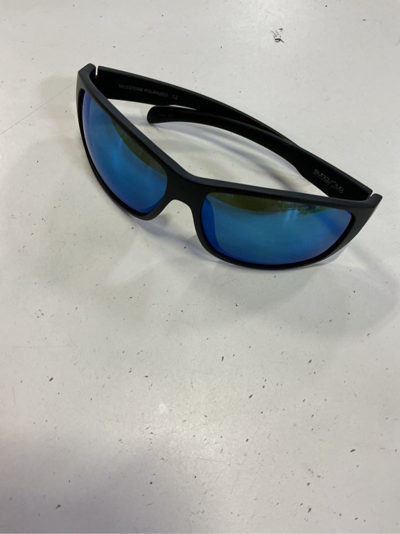 Condition photo showing New/Like New for suncloud milestone polarized sunglasses