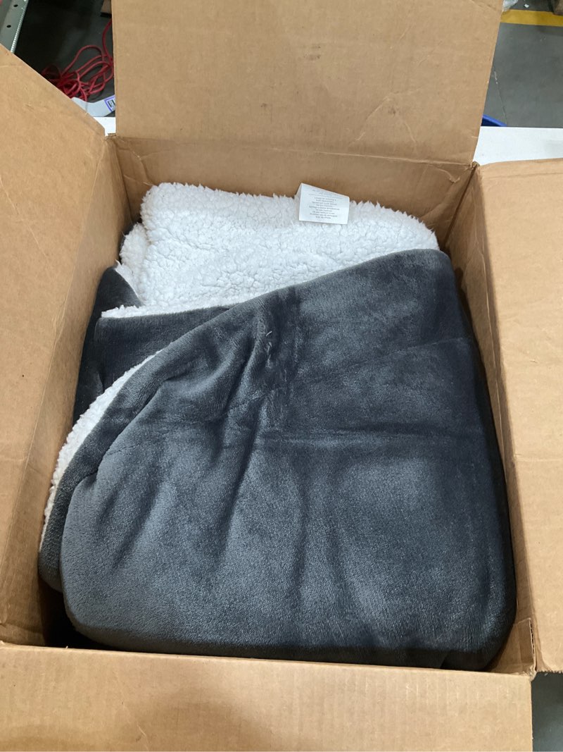 Condition photo showing Good Condition for bedsure gentlesoft sherpa fleece throw blanket twin size for couch - thick and warm throw for women and men, soft fuzzy plush twin blanket for winter, charcoal, 60x80 inches twin (60" x 80") 02 - charcoal