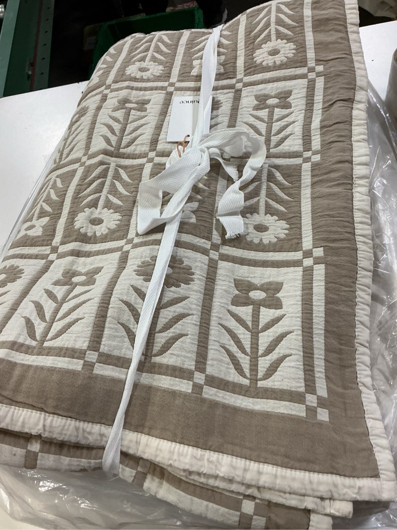 Condition photo showing Good Condition for organic cotton jacquard floral coverlet, king/cal king, toffee