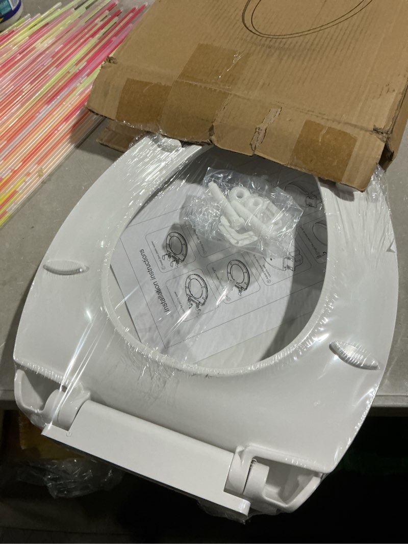 Condition photo showing Good Condition for elongated toilet seat slow close, quiet toilet seat cover with never loosen durable toilet seat lid easy to install & clean, polypropylene (pp), white elongated 18.5"
