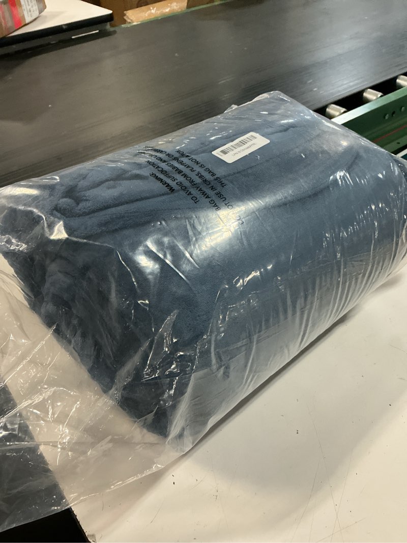 Condition photo showing Good Condition for (unknown size)blanket navy - room essentials™: lightweight knitted, recycled polyester, machine washable