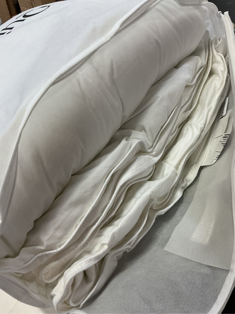 Condition photo showing Good Condition for premium down alternative comforter white full/queen