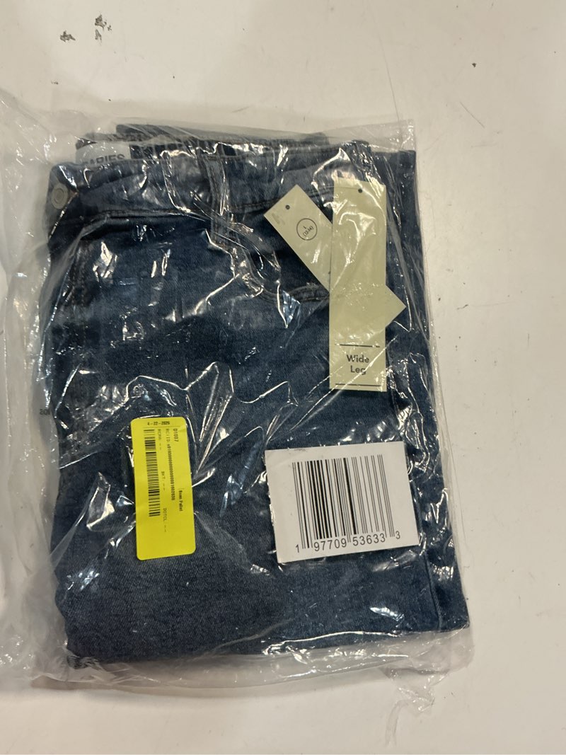 Condition photo showing New/Like New for boundaries high-rise straight leg jeans, size large" inseam, women’s