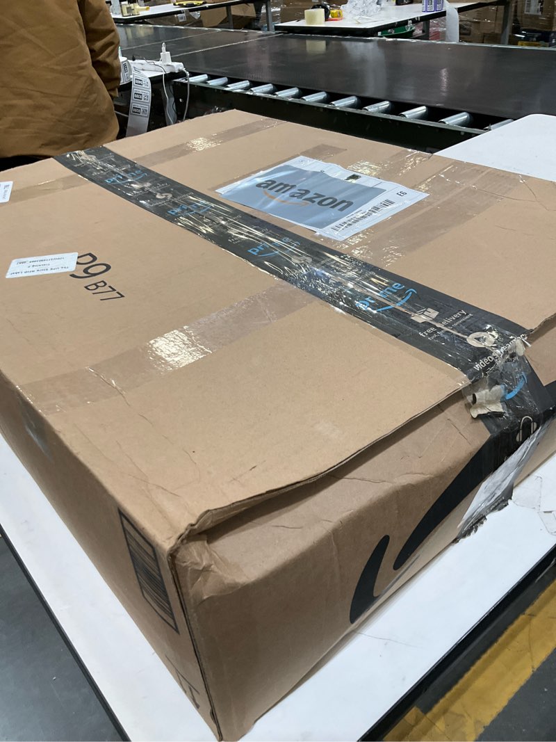 Condition photo showing Good Condition for Washable area rug