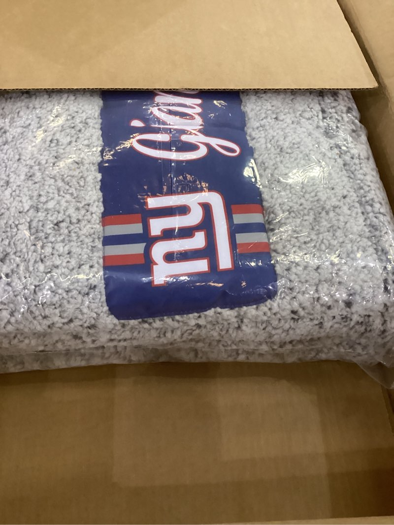 Condition photo showing Good Condition for FOCO NFL Team Color Big Logo Cloud Sherpa Blanket 60" x 70" New York Giants 60" x 70"