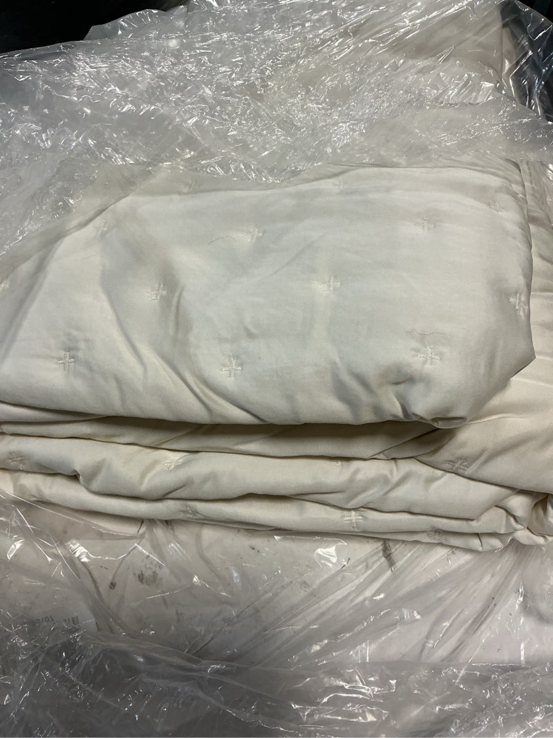 Condition photo showing As Is for bamboo dream quilt, king/cal king, ivory