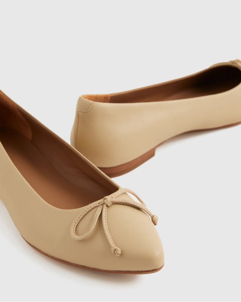 italian leather pointed bow flat size 8.5 almond