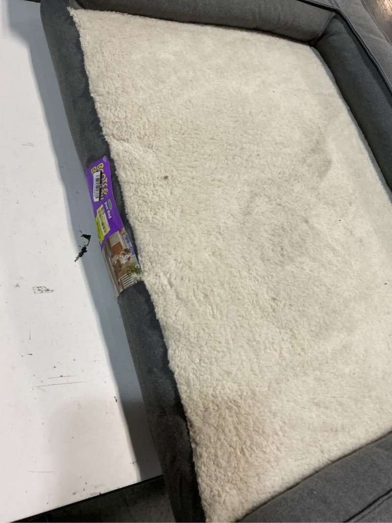 Condition photo showing Good Condition for pet bed large
