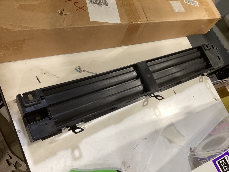 Condition photo showing Good Condition for newyall lower radiator active grille shutter for subaru outback legacy 2015 2016 2017