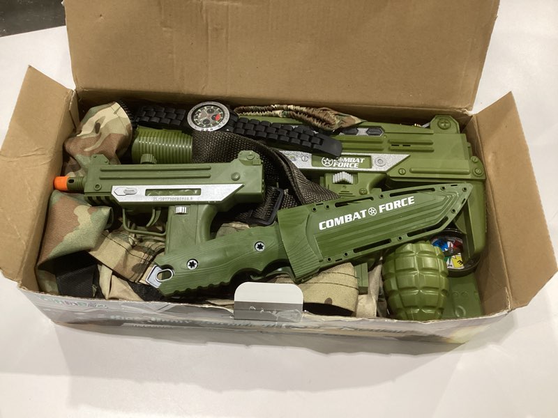 Condition photo showing Good Condition for GIFTINBOX Army Costume for Kids, Boys Military Soldier Costume with Toy Accessories, Halloween Costumes for Boys Kids 3-13 15pcs Army Kit Large(9-11y)