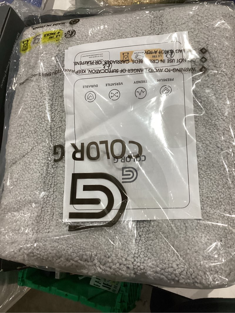 Condition photo showing New/Like New for Color&Geometry Grey Bathroom Rug,Absorbent and Ultra Soft Plush Bath Mat for Bathroom,Non Slip Rugs with Rubber Backing, Quick Dry, Washable Shower Mat for Shower Floor,24"x44" Light Grey 24"x44"