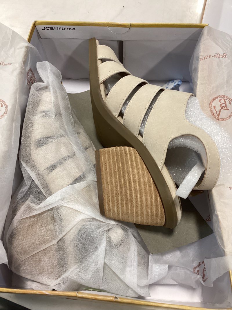 Condition photo showing New/Like New for Bella Vita womens Rhodes 8.5 X-Wide Bone