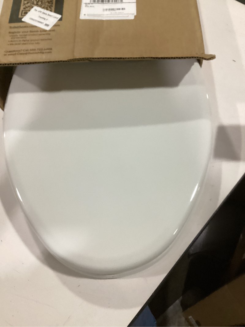 Condition photo showing Good Condition for mayfair linden slow close toilet seat, non slip heavy duty wood, easy install, elongated, white