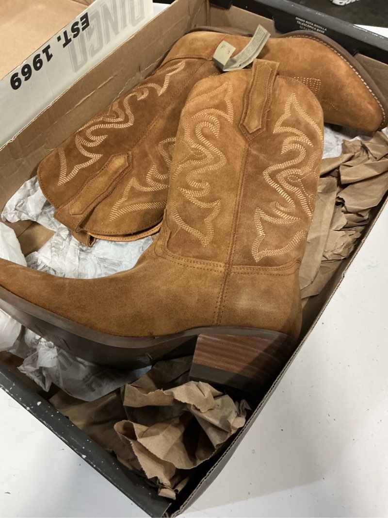 Condition photo showing New/Like New for (size:8.5)dingo womens out west snip toe casual boots knee high mid heel 2-3\" - white