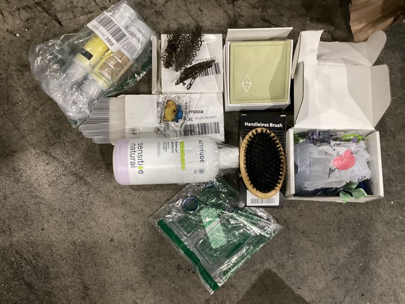 Condition photo showing Good Condition for assorted health and beauty lot