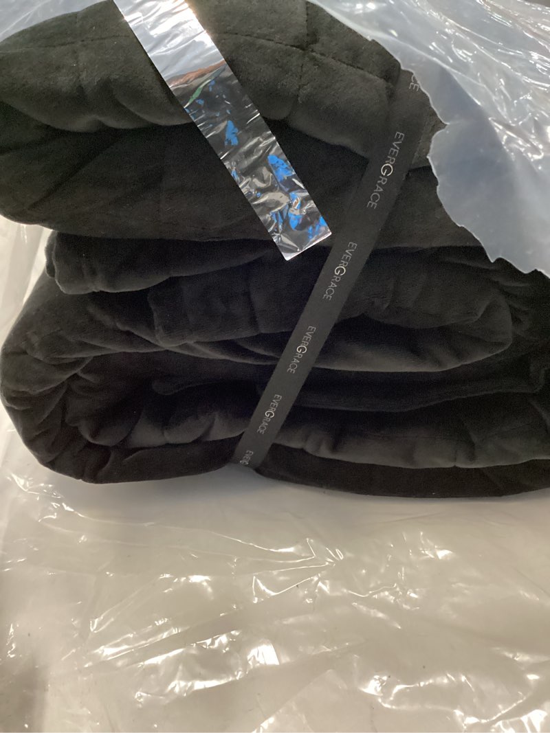 Condition photo showing Good Condition for evergrace pearl velvet quilt full queen size bedding sets, luxurious soft velvet comforter set, lightweight box stitching oversized bedspread coverlet for all season, with 2 shams, black full/queen (92" x 96") box stitch black
