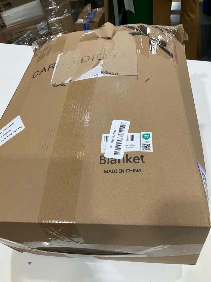 Condition photo showing New/Like New for Carriediosa Chunky Knit Throw Blanket 60" X 80" Twin, 100% Hand Made Large Chenille Loop Yarn Soft Fluffy Throws for Couch Sofa Bed, Big Crochet Cozy Heavy Thick Cable Woven Blanket, Light Beige Light Beige 60" X 80"