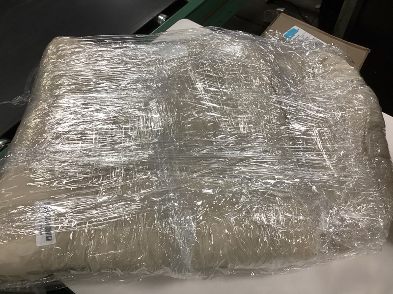 https://lotting-media.assets.bidfta.com/lotting_b93c4aaf-06a6-408c-a16d-6e77d5ab6954
