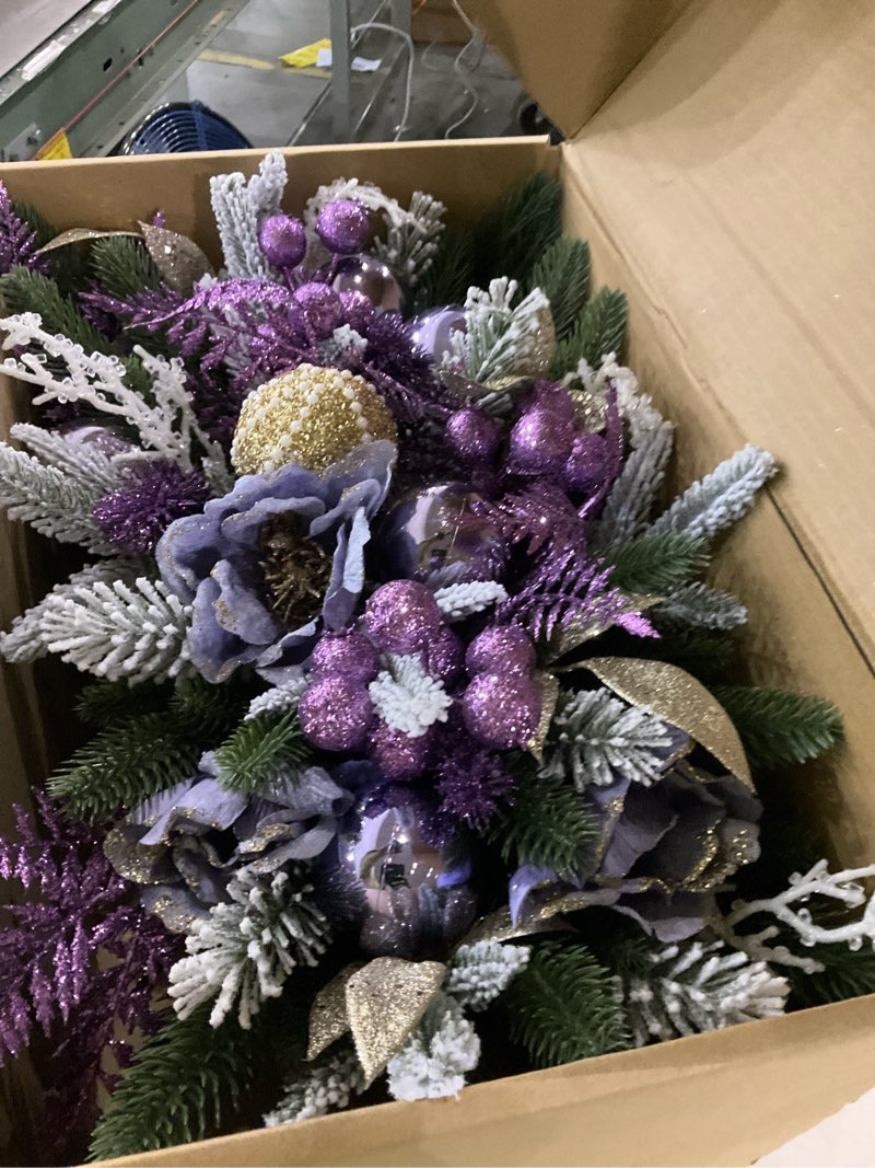 Condition photo showing Good Condition for Siah - Christmas Floral Arrangement in Wooden Box