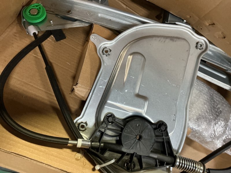 Condition photo showing Good Condition for front left side door power window regulator w/motor replacement for volkswagen beetle convertible 2003-2010 1y0837461f 1y0837461b 1y1 959 801 c 1y1959801c