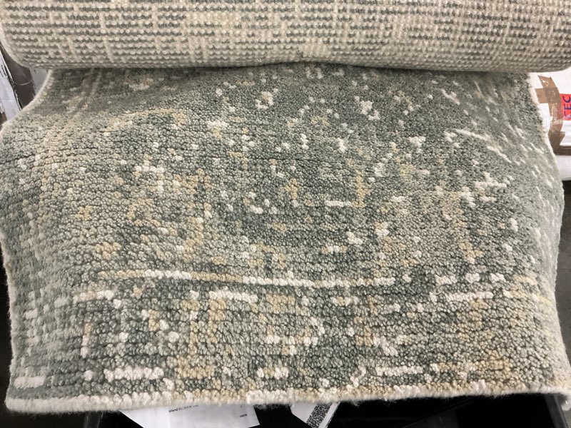 Condition photo showing New/Like New for quinse seraphine hand-knotted wool rug size: 2'6\" x 7'