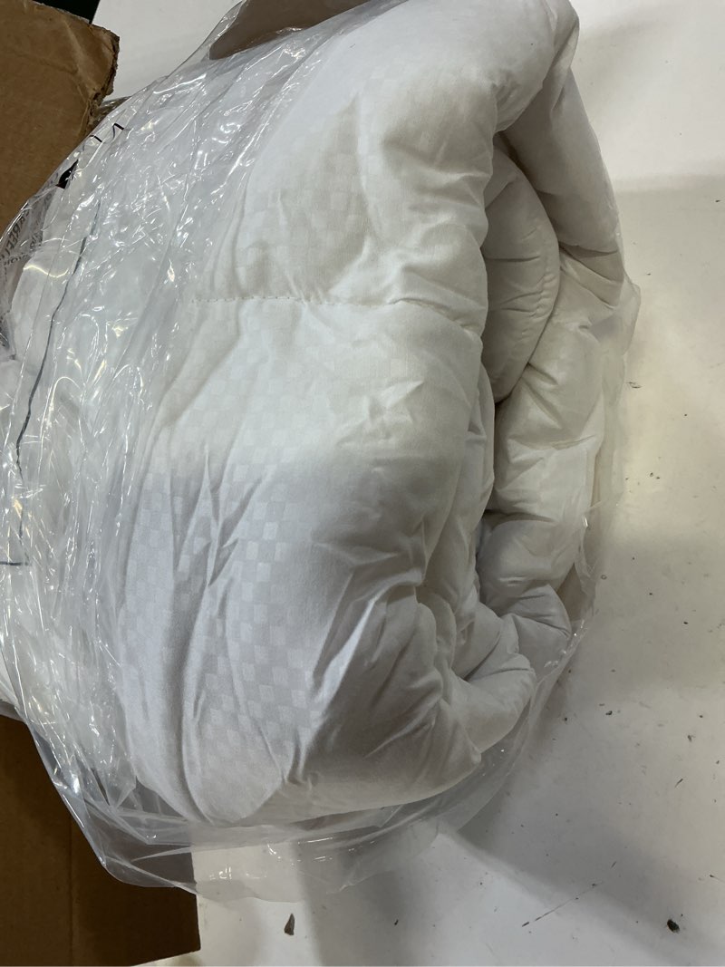 Condition photo showing Good Condition for matbeby twin xl mattress pad - cooling breathable mattress topper, quilted fitted mattress protector, pillow top mattress cover with 8-21" deep pocket, soft, machine washable, white, twin extra long white - checkered twin xl