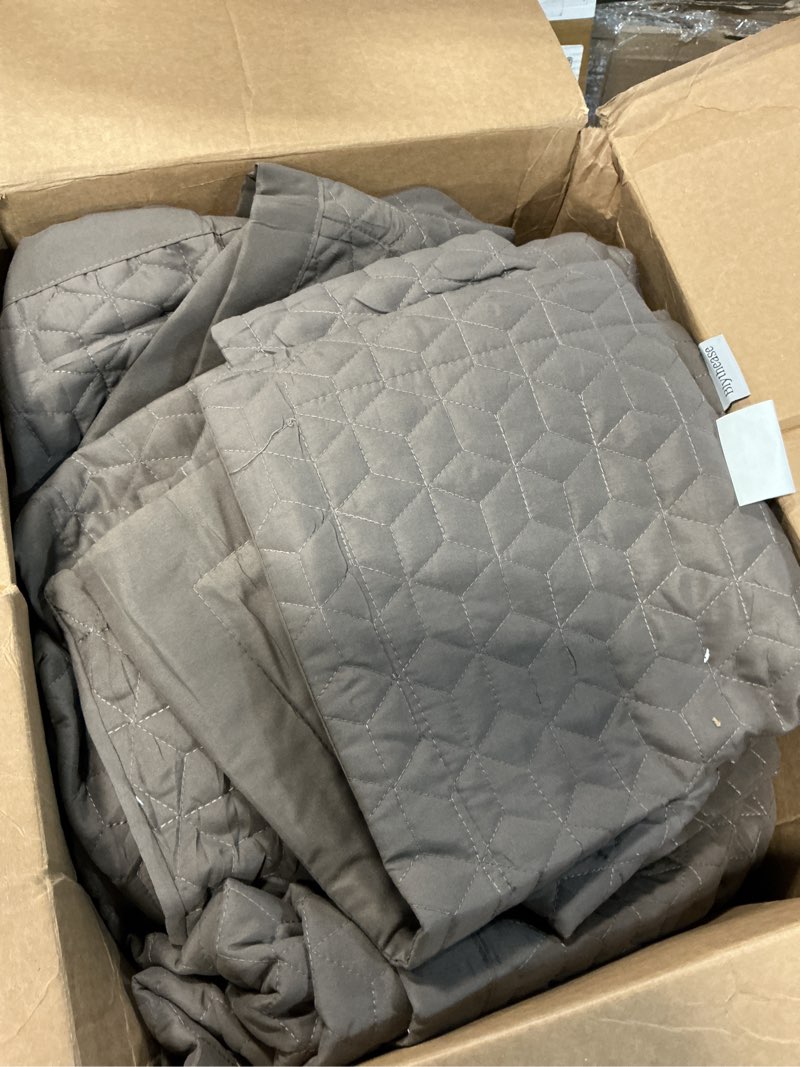 Condition photo showing Good Condition for oversized king bedspreads 128x120, geometric diamond, brown | extra wide coverage, 5-piece quilt set, lightweight reversible coverlet, straight edge, king/cal king brown extra wide super king (128" x 120")