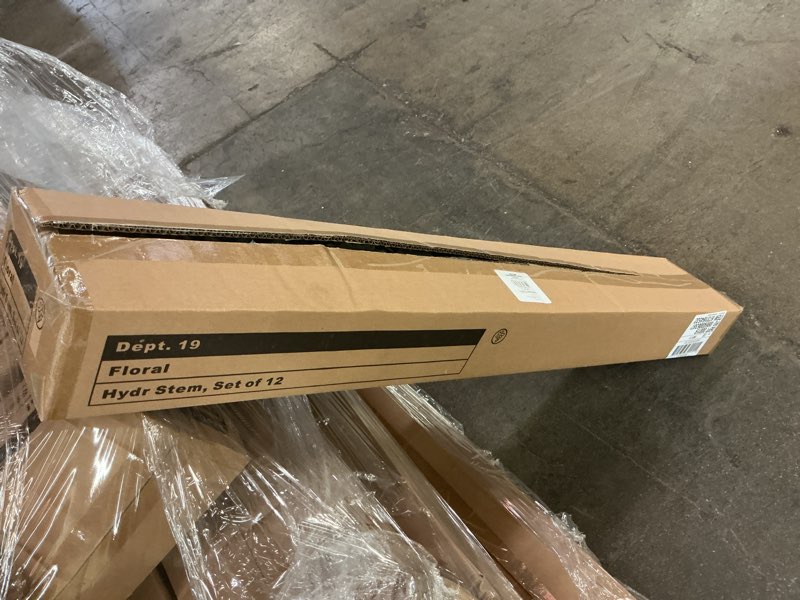 Condition photo showing New/Like New for 12 pack: blue & green hydrangea steam