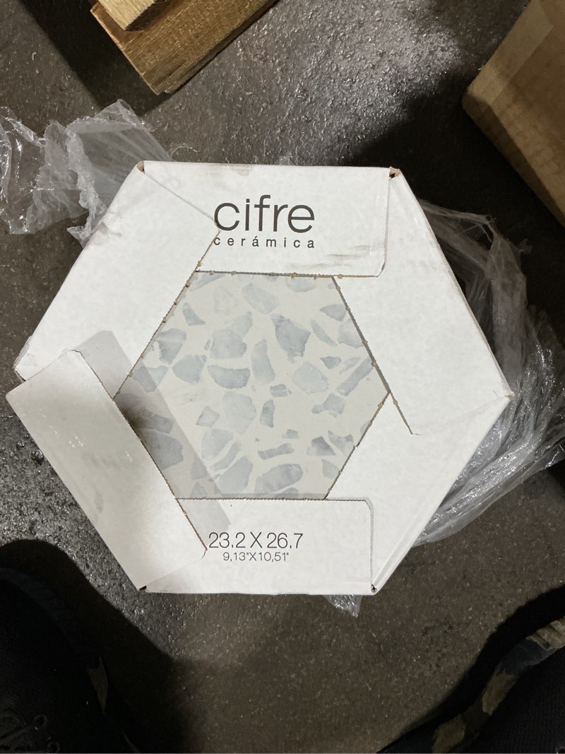 Condition photo showing Good Condition for 8 cifre gray terrazzo 4 in. x 0.34 in. matte porcelain tile sample