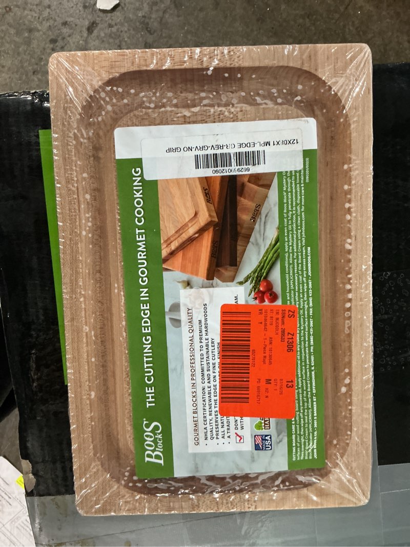 Condition photo showing New/Like New for 1-piece maple wood reversible cutting board
