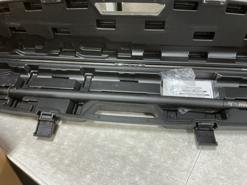 Condition photo showing Good Condition for SUZUME 3/4 Inch Torque Wrench (100-800 Ft.Lb/ 135.6-1084.8 N.m) ±3% Accuracy Dual Scales 10K+ Fatigue Tests Ratchet Head Stays Intact for Heavy Equipment,Truck, Construction Machinery,Tractors 100-800 Ft.Lb 3/4-Inch