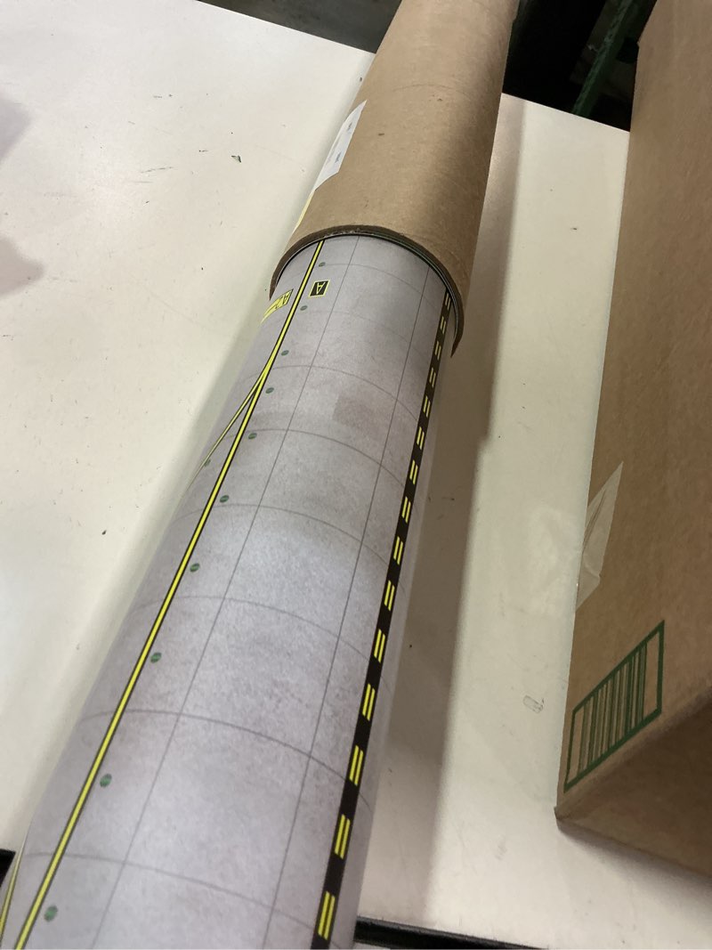 Condition photo showing Good Condition for GeminiJets 1:400 Scale 2-Piece Airport Mat Set - Durable Diorama for Model Aircraft Displays