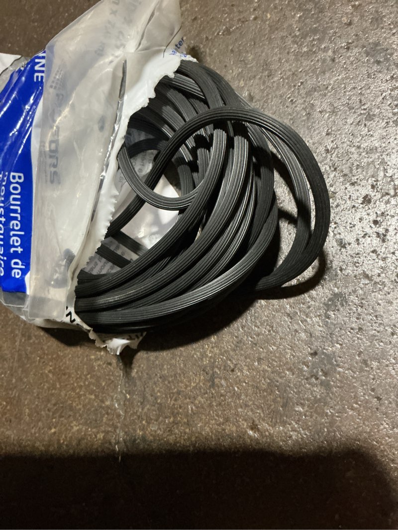 Condition photo showing Good Condition for possibly used 0.175 in. x 25 ft. black spline