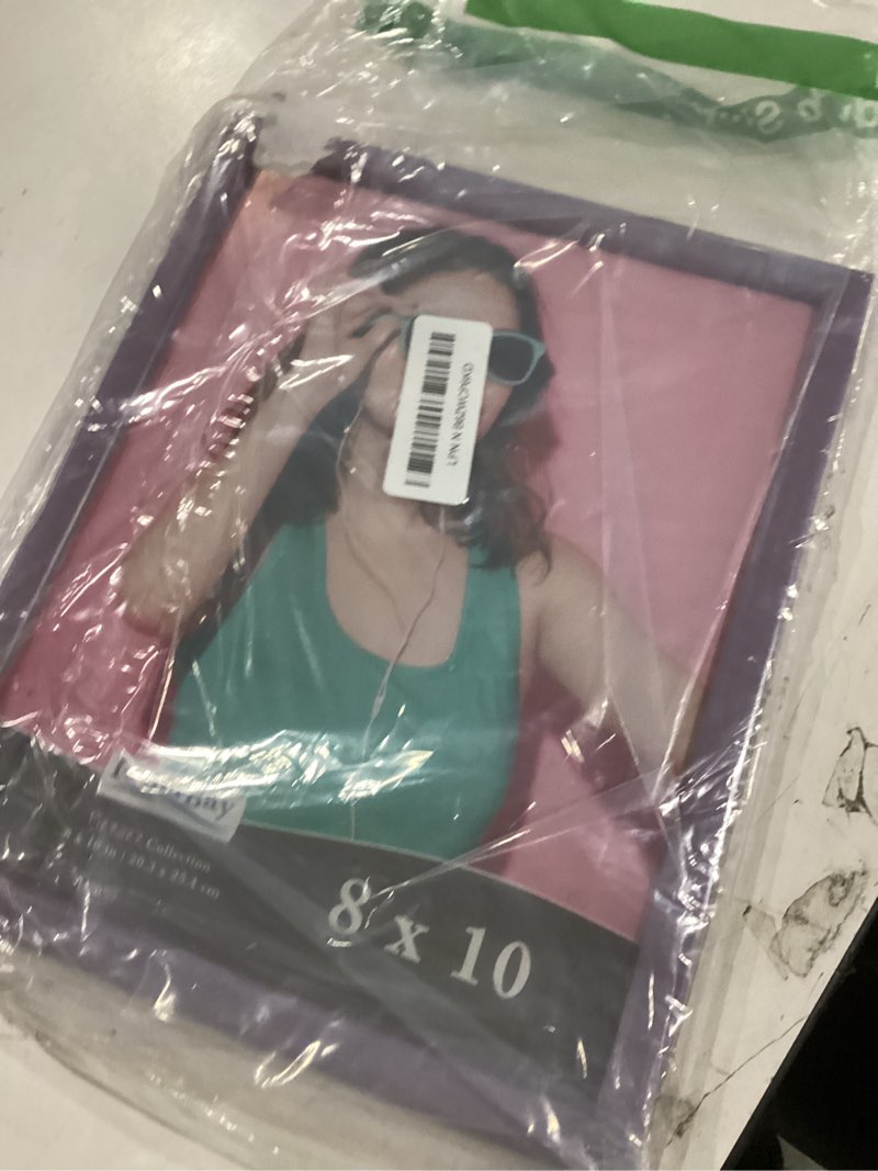 Condition photo showing Good Condition for picture frame
